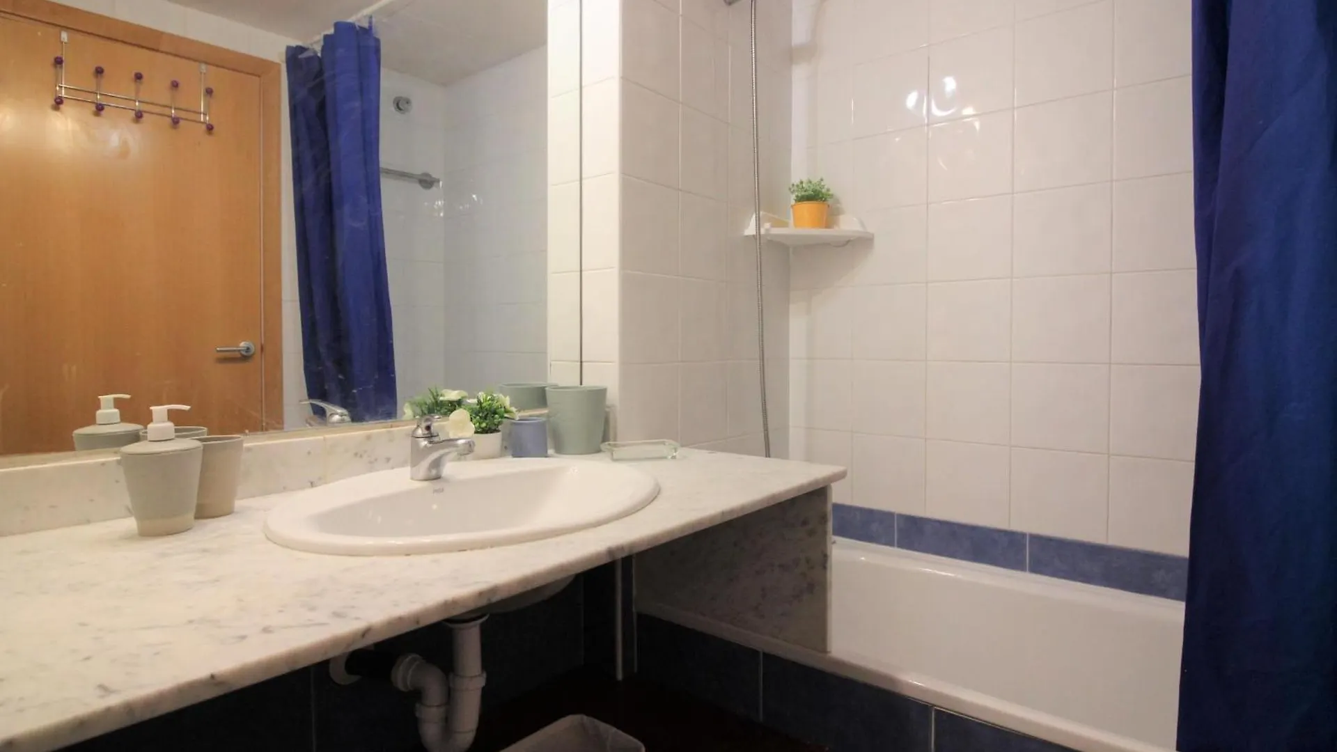 Moderno Apartamento Con Piscina Y Terraza En Santa Margarita, Roses - Es-228-148