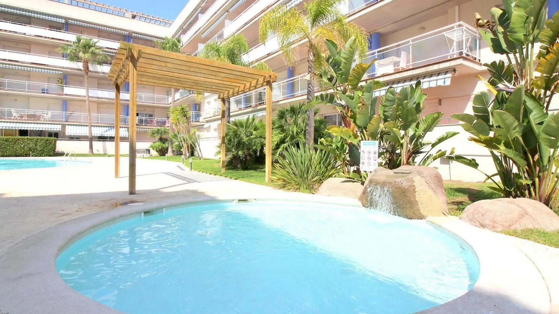 Moderno Apartamento Con Piscina Y Terraza En Santa Margarita, Roses - Es-228-148